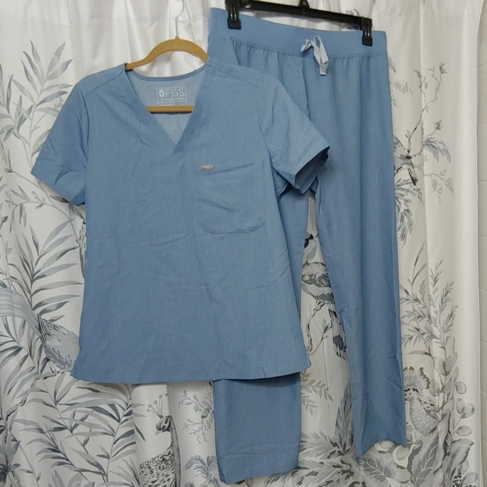 FIGS scrub set Medium, light blue